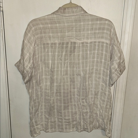 Women’s white Striped Short Sleeve Button-Up Shirt - Picture 3 of 3